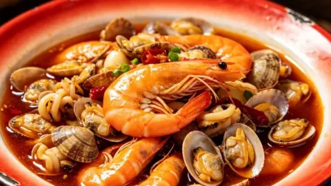 29 year old trade union street stall, seafood, barbecue in Pingtan County