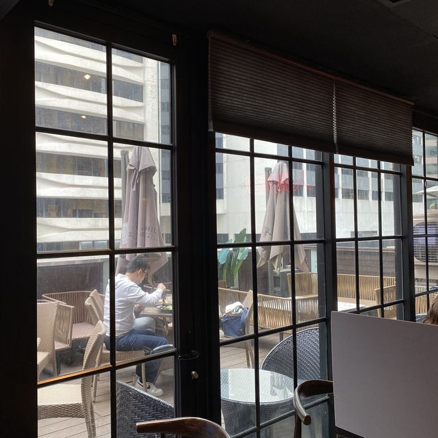《尖沙咀特色樓上Bar》 