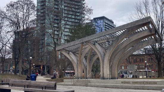 St James Park，就在多伦多地标The Cathe
