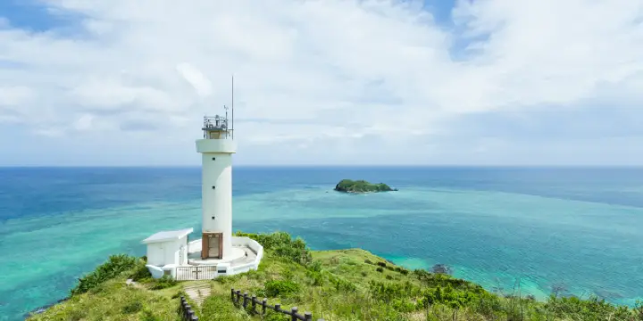 沖縄周辺の観光ガイド：おすすめのアクティビティ、天気、交通機関  
