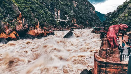 香格裡拉上虎跳景區