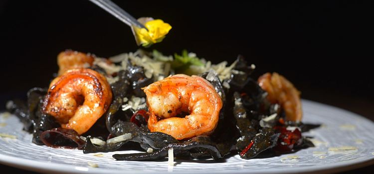 BLACK LEGEND Restaurant Bar
