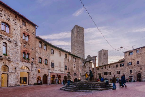 Piazza della Cisterna