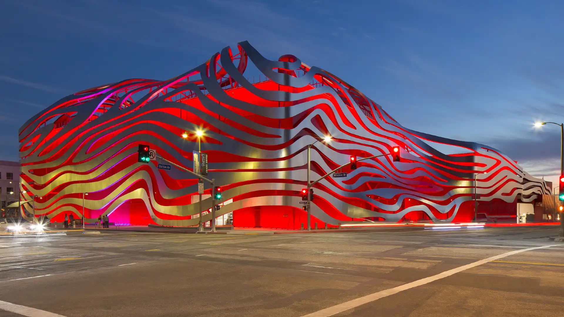 Hotels near Petersen Automotive Museum