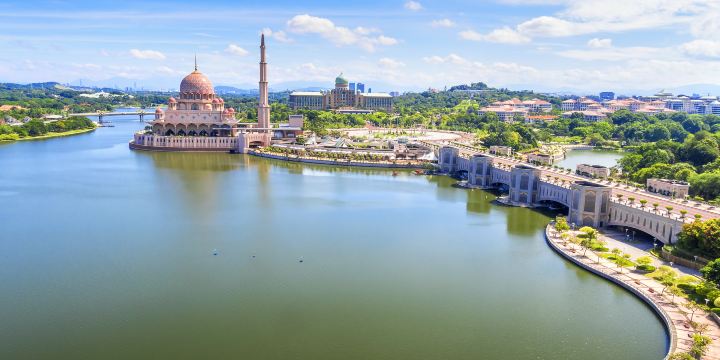 Putrajaya Lake