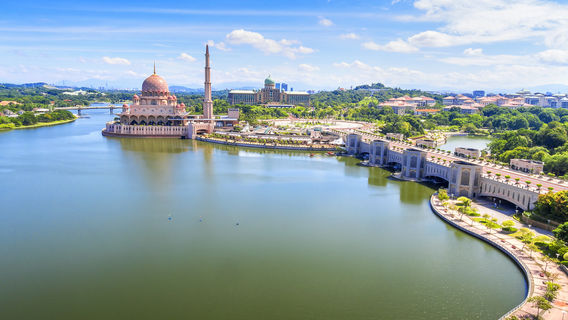 Putrajaya Lake
