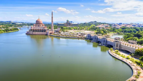Putrajaya Lake