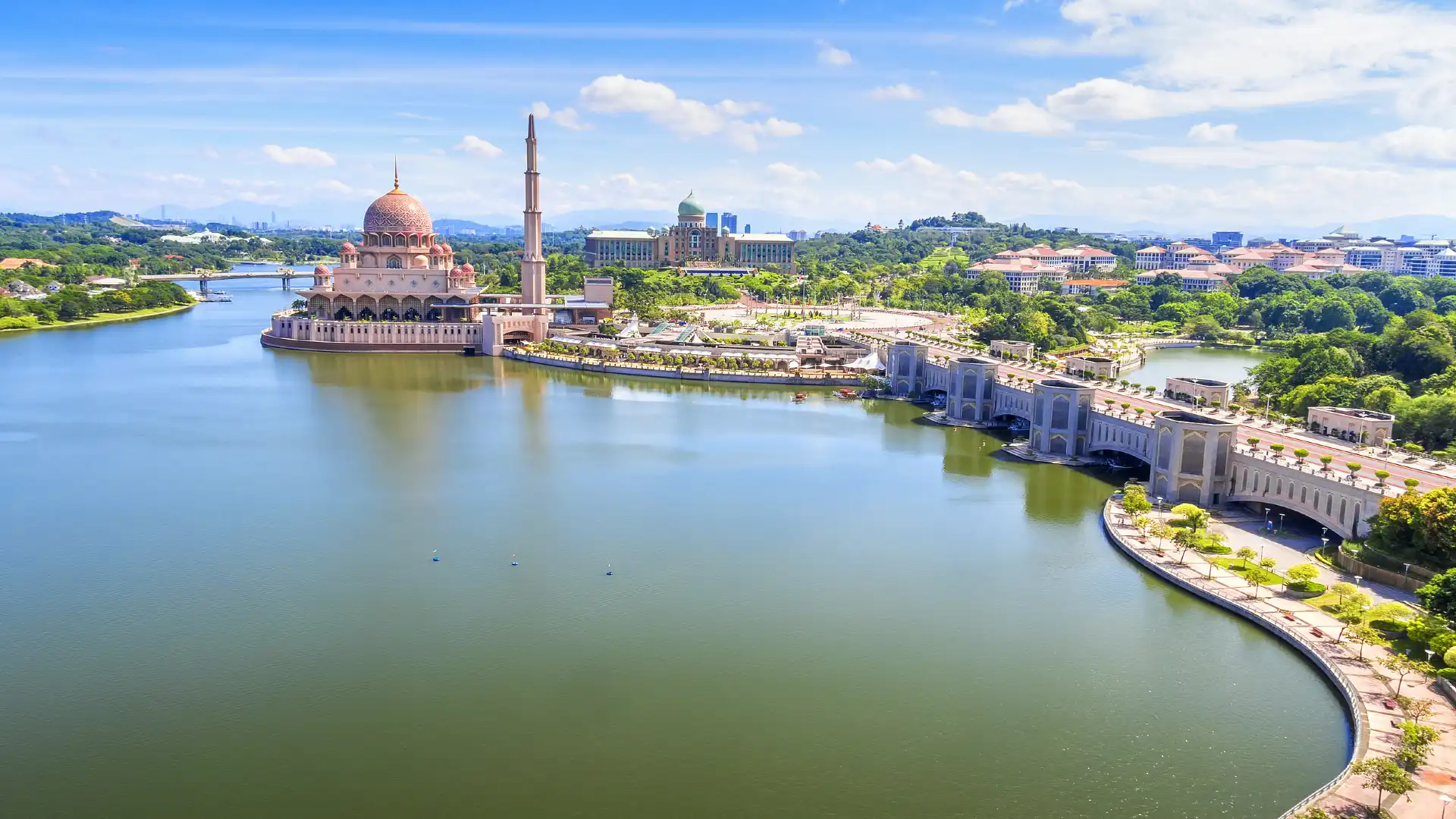 Hotels near Putrajaya Lake