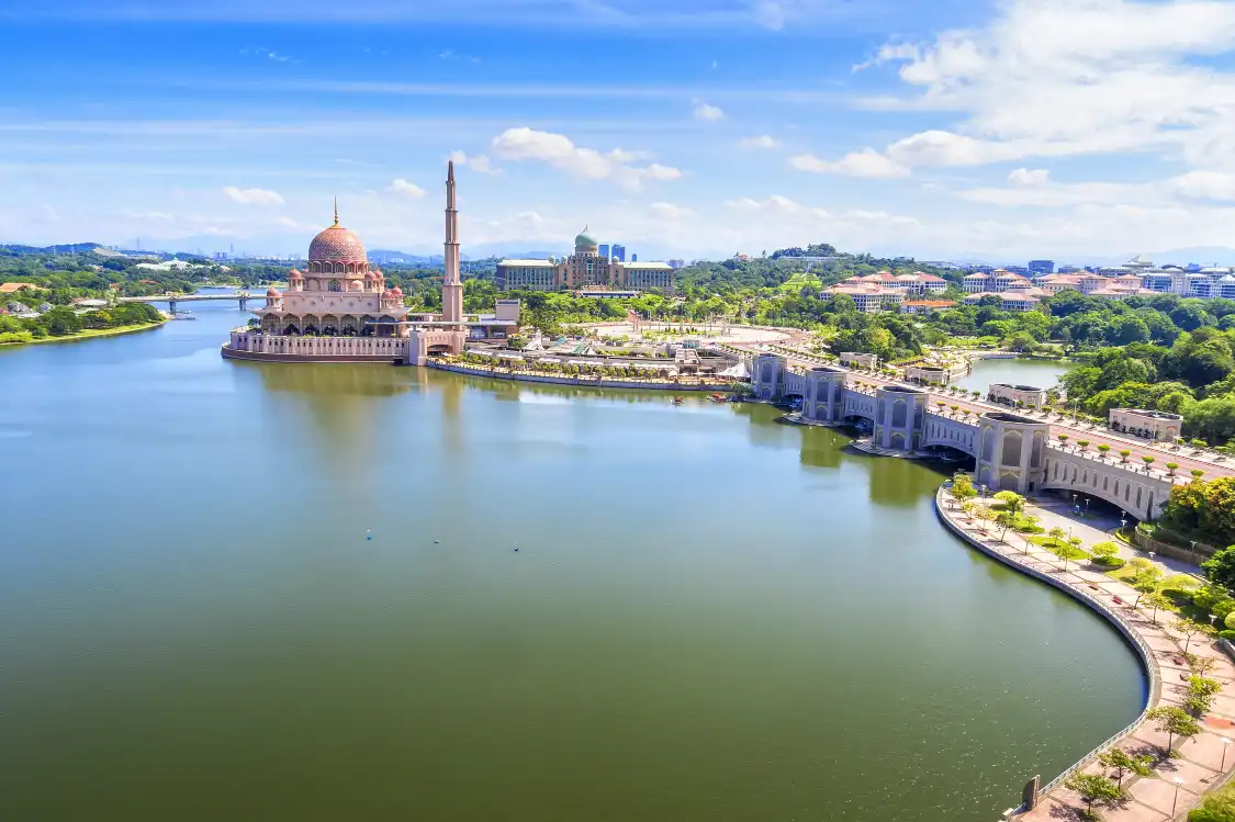 Hotels near Putrajaya Lake