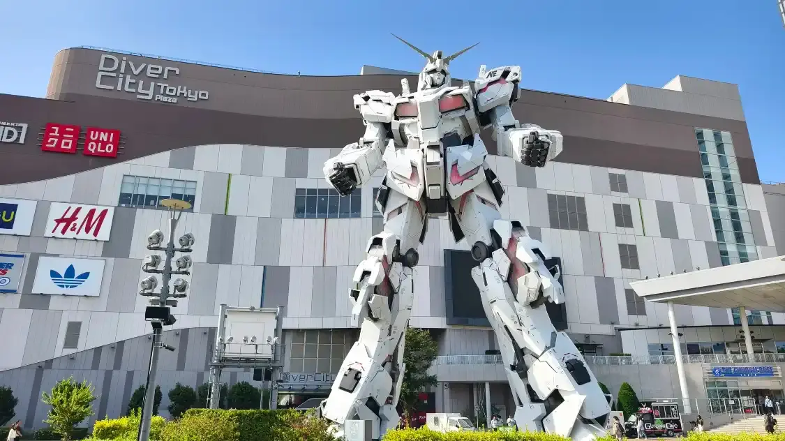 유니콘 건담 주변 호텔