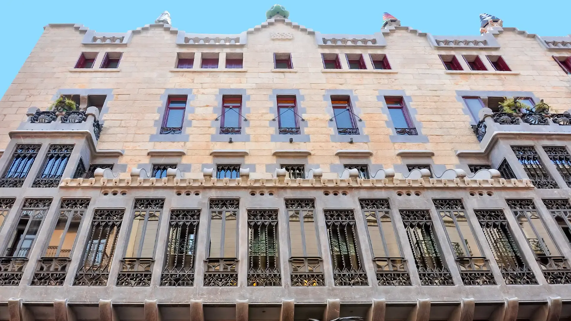 Hotels near Güell Palace