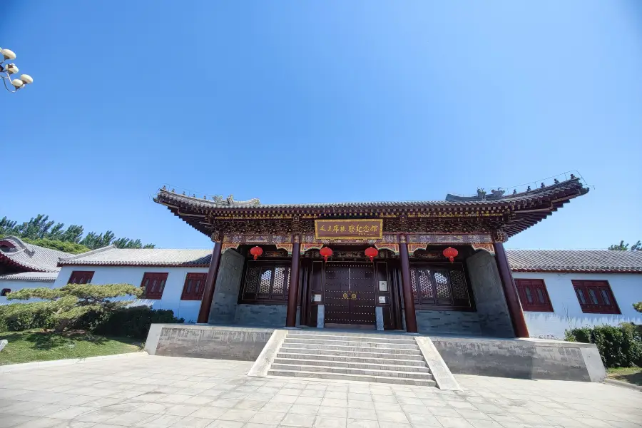 Chairman Mao Inspecting Memorial Hall （West Gate）