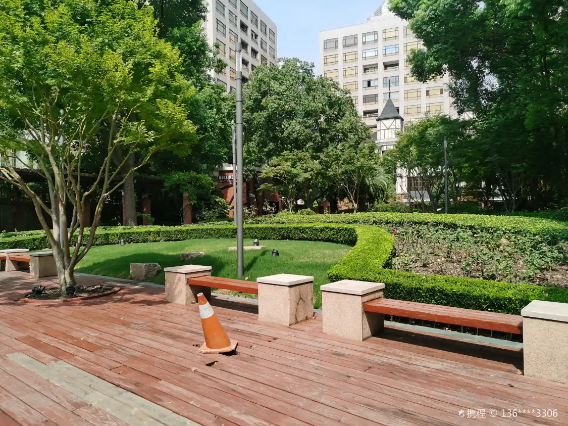 Hotels near Rose Garden