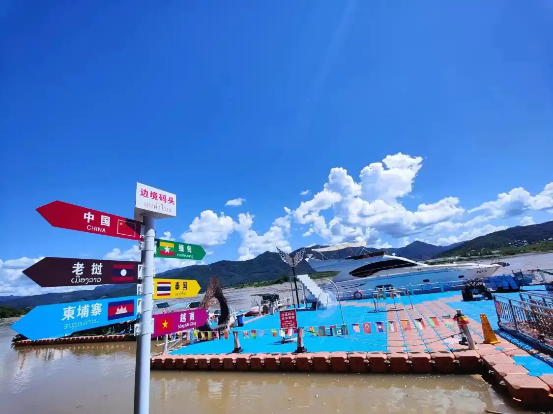 다이족원 국경 선착장 주변 호텔