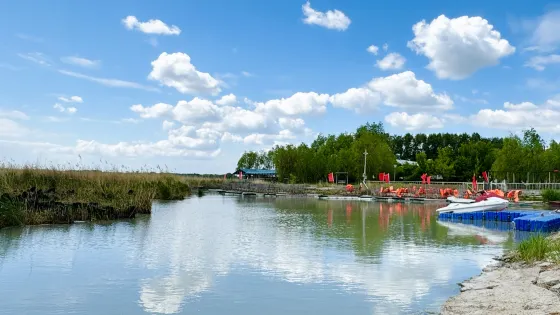 克爾台湖水岸漁村