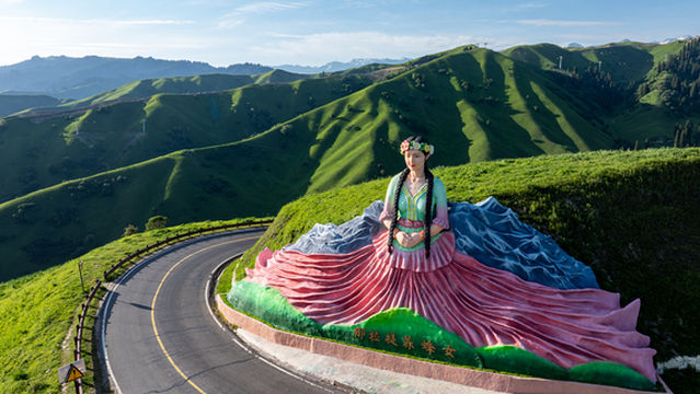 The Beekeeper Girl of Nalati Statue