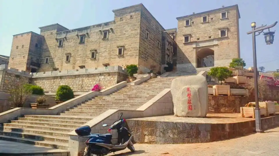 Hotels near Dongmen Caravan Ancient City