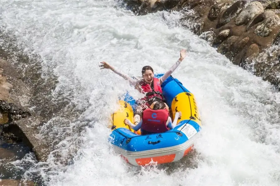 Longjing Gorge Drifting