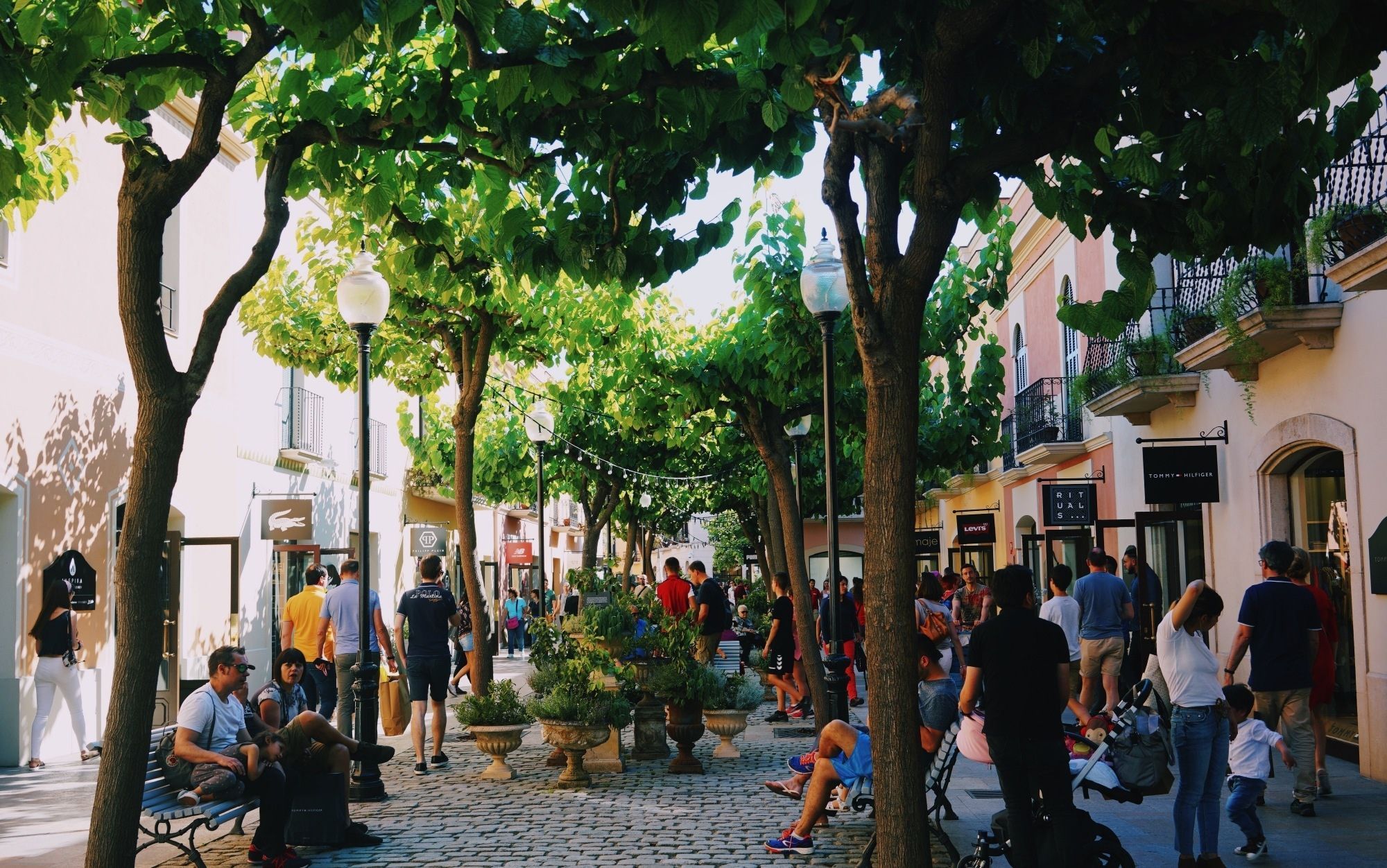 Qué gastronomía hay en La Roca Village? Una mirada más allá de las tiendas