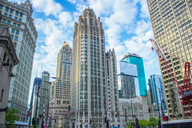 2024 Chicago Skyline: 9 Iconic Chicago Buildings and How to Explore Them