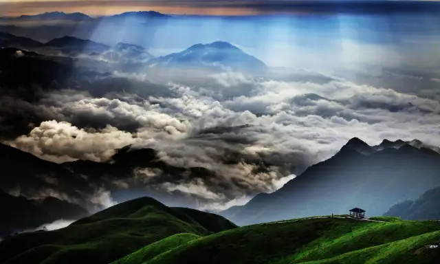 Sea of Clouds Sightseeing in Ji'an