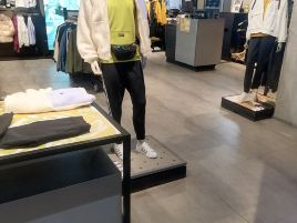 阿迪达斯(深圳领跑叠翠路店)