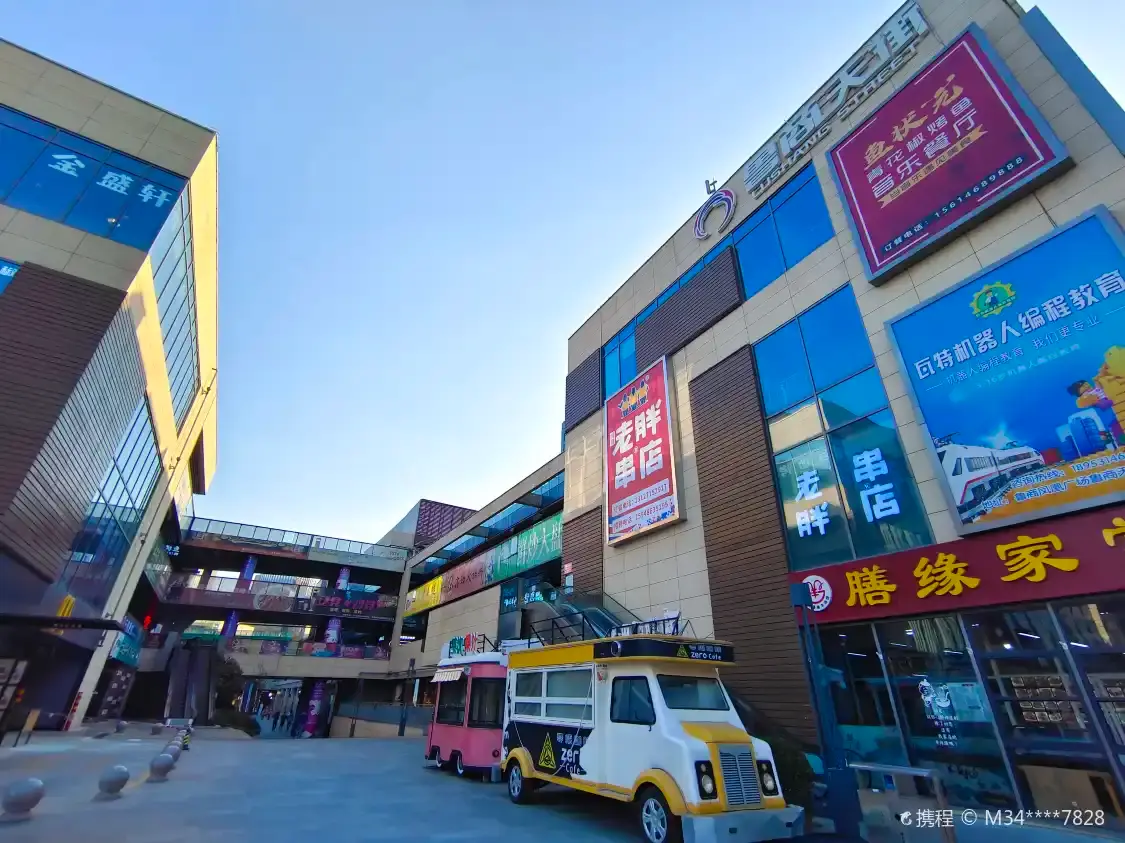 Hotels near Lushangtian Street