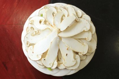 鲁朗石锅城·松茸天麻石锅鸡