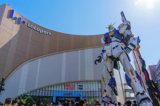 Life-Size RX-93ff 𝛎 Gundam Statue