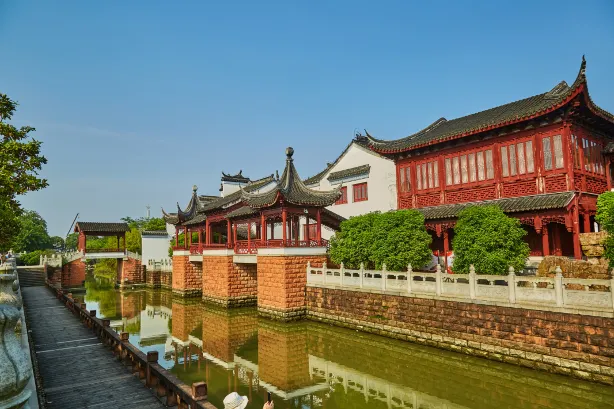 Bada Shanren Meihu Scenic Area