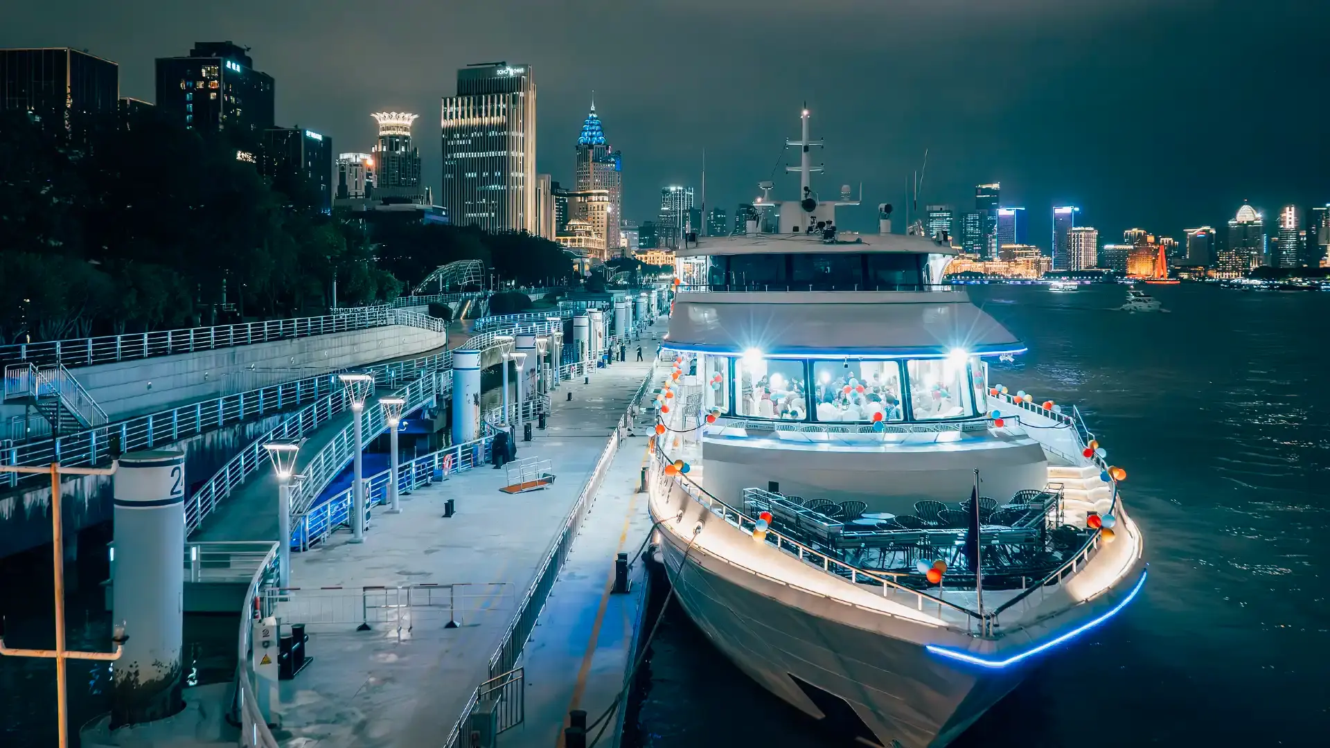 Hotels near Huangpu River Cruise(Shiliupu Pier)