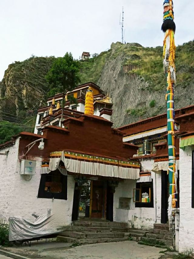 魯普岩寺