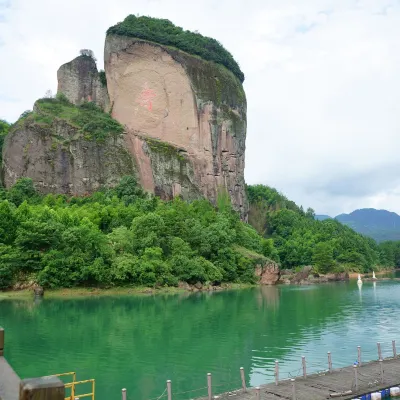 鄰近五府山站的酒店