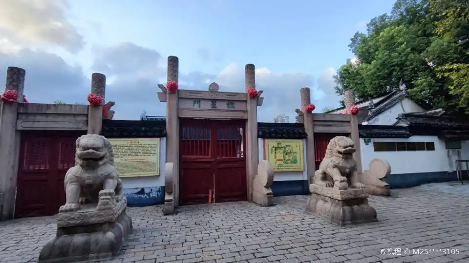 Hotels near Lingxing Gate