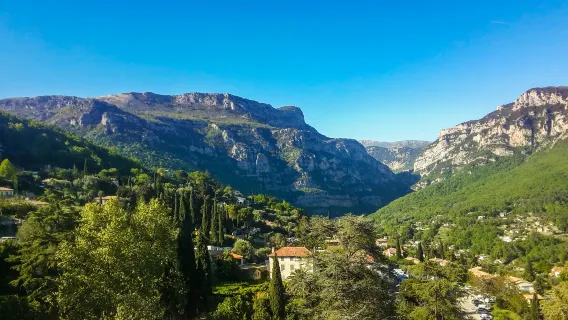 Gourdon, Valbonne, and Grasse one-day tour[Chartered private charter with Chinese-English Driver and Guide]