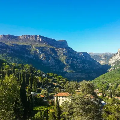 Hotels near Fontaine des 3 Dauphins