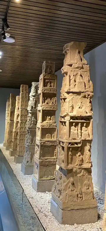 鄰近南涅水石刻的酒店