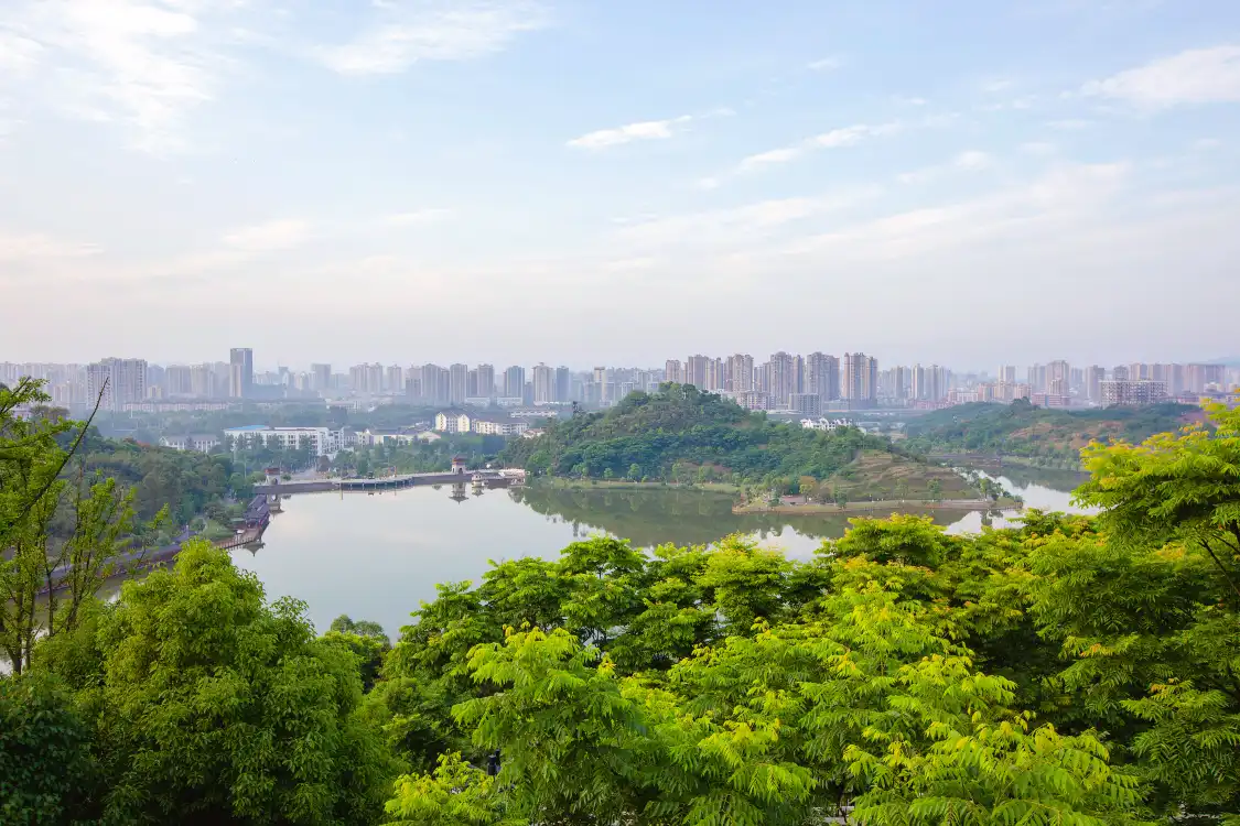 鄰近神女湖風景區的酒店