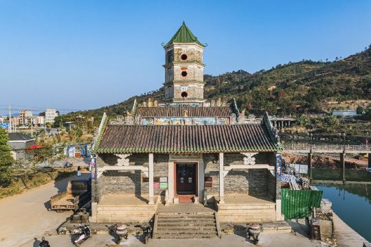 Compare 4 airports near Huaiji