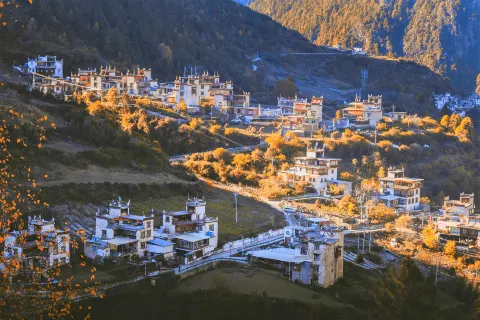 Dangling Village