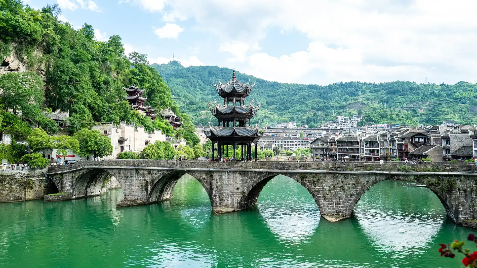 Hotels near Zhusheng Bridge