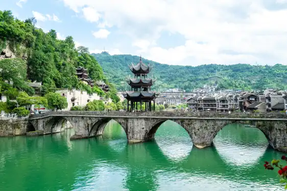 Hotels near Zhusheng Bridge