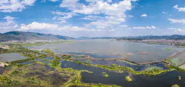 Yilong Lake Shiping otelleri