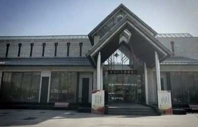 博物主体建筑新颖独特、错落有致，分博古鉴今馆（展厅），开心启