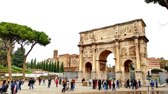 コンスタンティヌスの凱旋門の写真 ローマの観光スポットの写真 Tripメモリー