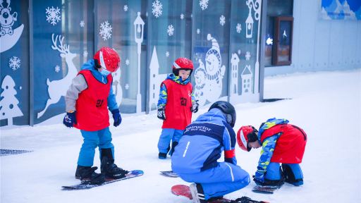 哈爾濱熱雪奇蹟高級道4小時滑雪票(含雪具+裝備+寄存櫃)所有旅客 哈爾濱熱雪奇蹟高級道4小時滑雪票(含雪具+裝備+寄存櫃)所有旅客