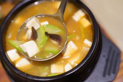 Yu niu jia kao rou yi bu (xin yi bai)