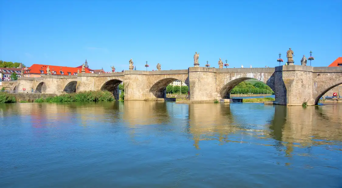 Hotels near Old Main Bridge