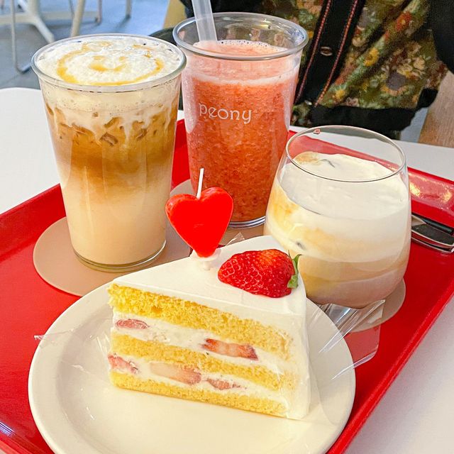 홍대 딸기케이크 맛집 '피오니'