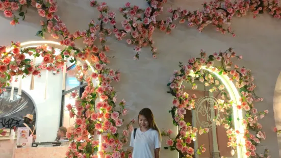 สวยมากกก คาเฟ่นี้ตกแต่งสวยมาก 